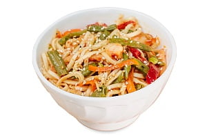 WOK с морепродуктами, овощами и пастой Том Ям